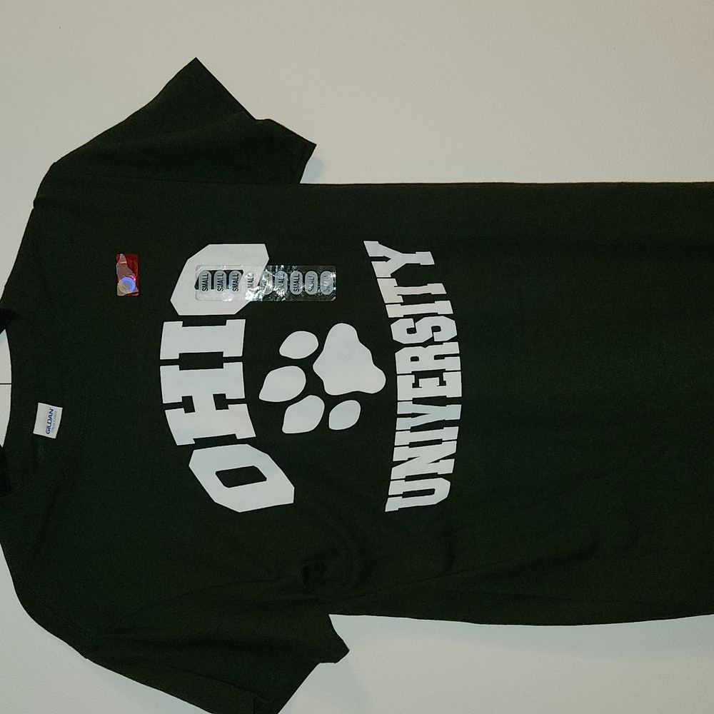 OHIO UNIVERSITY Bobcats  T-shirt  Size Small NWT